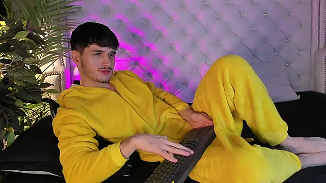 LiamMuller online show from 12/03/25, 12:26