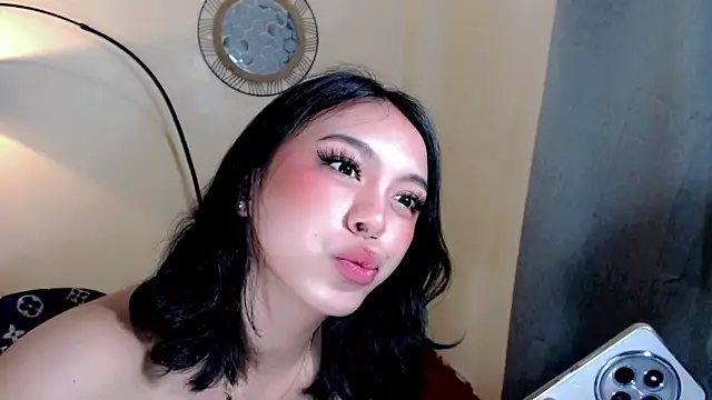 Snapshot of Alison_mooreX chatting on 11/01/25, 05:51 Alison mooreX online show from 11/01/25, 05:51