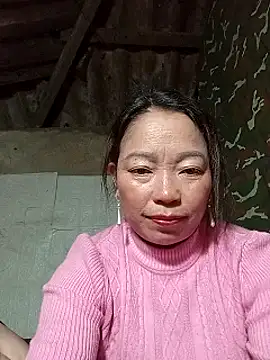 Snapshot of _Helala_ chatting on 12/17/25, 12:21 Helala online show from 12/17/25, 12:21