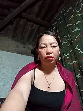 Snapshot of _Helala_ chatting on 11/13/25, 11:19 Helala online show from 11/13/25, 11:19