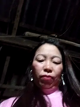 Snapshot of _Helala_ chatting on 12/18/25, 12:49 Helala online show from 12/18/25, 12:49