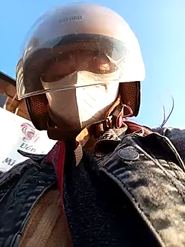 Snapshot of _Helala_ chatting on 11/22/25, 11:58 Helala online show from 11/22/25, 11:58