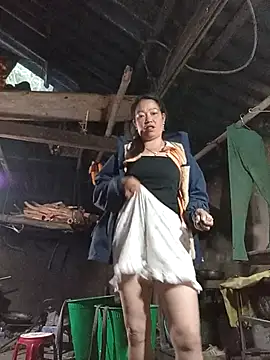 Snapshot of _Helala_ chatting on 11/24/25, 12:10 Helala online show from 11/24/25, 12:10