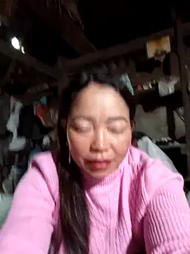 Snapshot of _Helala_ chatting on 12/17/25, 12:15 Helala online show from 12/17/25, 12:15