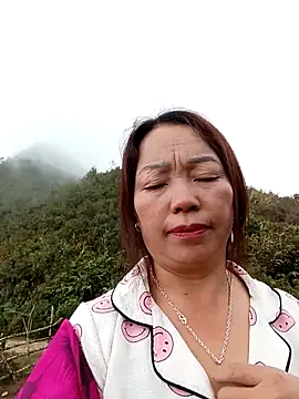 Snapshot of _Helala_ chatting on 10/31/25, 03:36 Helala online show from 10/31/25, 03:36