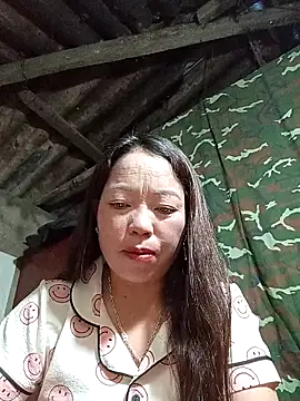 Snapshot of _Helala_ chatting on 10/31/25, 11:33 Helala online show from 10/31/25, 11:33