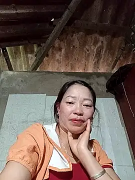 Snapshot of _Helala_ chatting on 11/12/25, 03:32 Helala online show from 11/12/25, 03:32