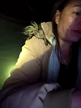 Snapshot of _Helala_ chatting on 10/20/25, 10:38 Helala online show from 10/20/25, 10:38