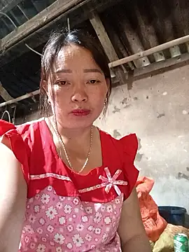 Snapshot of _Helala_ chatting on 10/23/25, 05:50 Helala online show from 10/23/25, 05:50