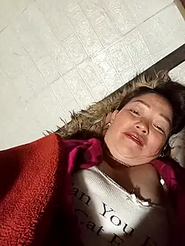 Snapshot of _Helala_ chatting on 11/27/25, 03:23 Helala online show from 11/27/25, 03:23