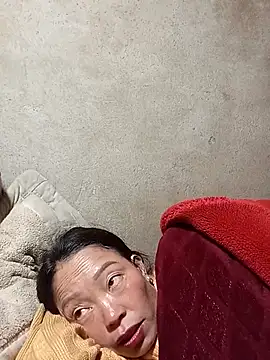 Snapshot of _Helala_ chatting on 12/18/25, 04:11 Helala online show from 12/18/25, 04:11