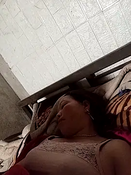 Snapshot of _Helala_ chatting on 10/25/25, 09:19 Helala online show from 10/25/25, 09:19