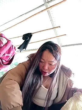 Snapshot of _Helala_ chatting on 10/19/25, 02:36 Helala online show from 10/19/25, 02:36