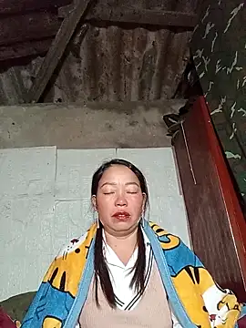 Snapshot of _Helala_ chatting on 12/15/25, 03:07 Helala online show from 12/15/25, 03:07