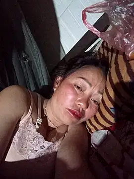 Snapshot of _Helala_ chatting on 10/20/25, 11:27 Helala online show from 10/20/25, 11:27