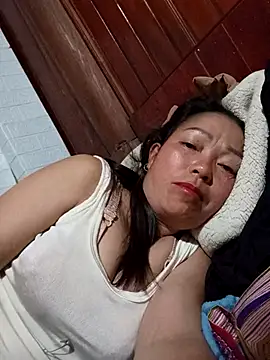 Snapshot of _Helala_ chatting on 10/10/25, 10:10 Helala online show from 10/10/25, 10:10