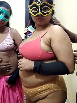 Snapshot of Hot_modal chatting on 12/19/25, 05:26 Hot modal online show from 12/19/25, 05:26