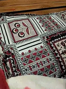 Hot modal online show from 11/28/25, 04:51