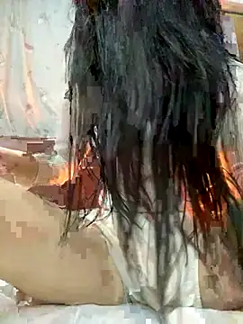 Leyleisanmay online show from 12/17/25, 05:07