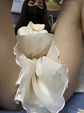 Leyleisanmay online show from 10/30/25, 05:21