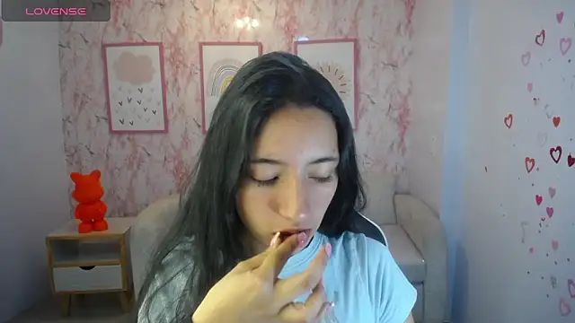 Snapshot of Kylie_ch1 chatting on 09/13/25, 11:32 Kylie ch1 online show from 09/13/25, 11:32