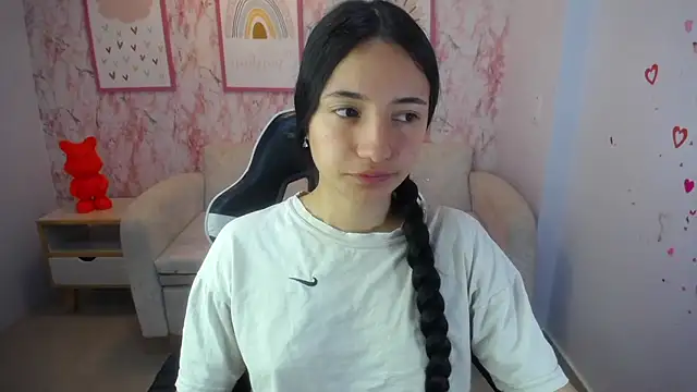 Snapshot of Kylie_ch1 chatting on 09/20/25, 10:42 Kylie ch1 online show from 09/20/25, 10:42