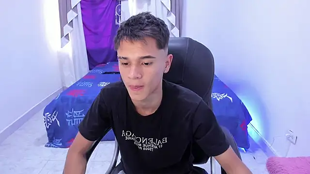 Aron Boyy online show from 10/22/25, 07:35