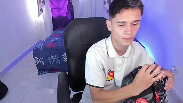 Aron Boyy online show from 10/21/25, 08:08