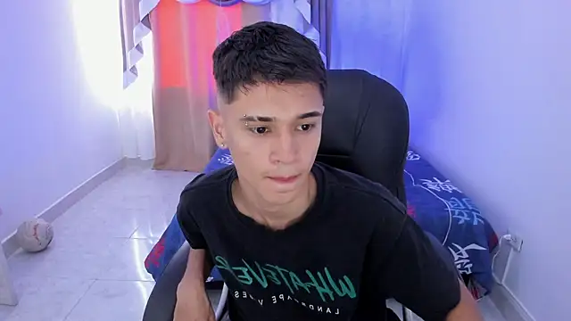 Aron Boyy online show from 11/18/25, 08:01