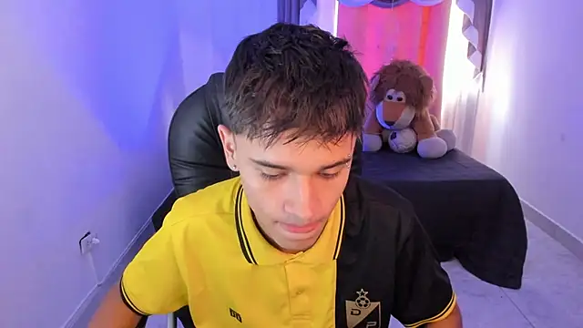 Aron Boyy online show from 02/16/26, 05:44