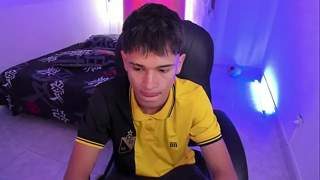 Aron Boyy online show from 12/04/25, 07:35