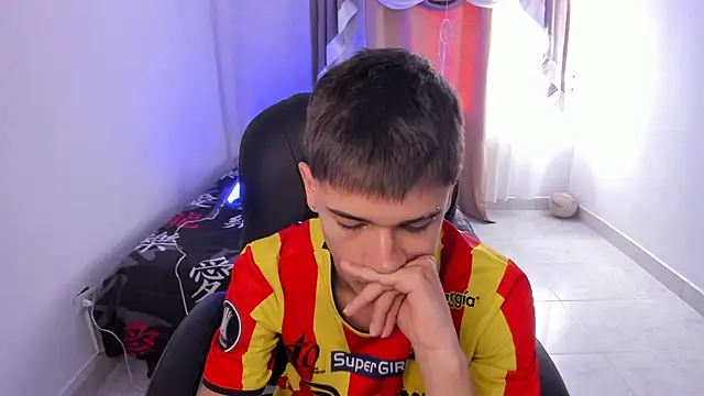 Aron Boyy online show from 11/26/25, 07:25