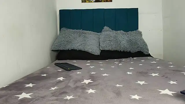 Warmteam777 online show from 12/18/25, 03:38