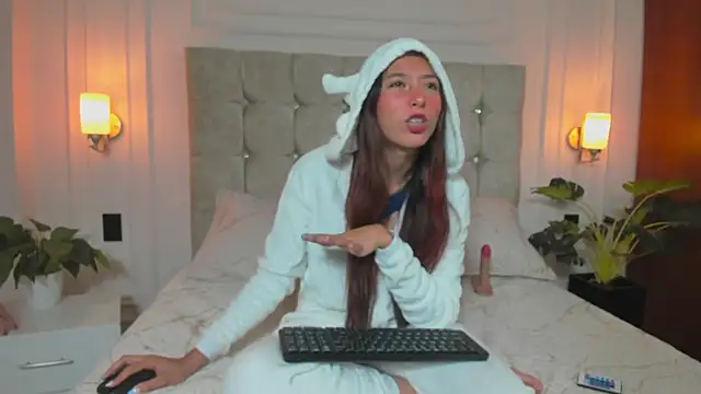 DulceEstrella  online show from 10/28/25, 04:24