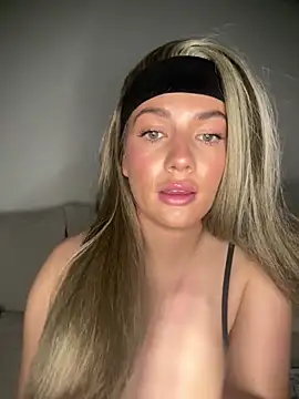 little lola x online show from 06/24/26, 08:50