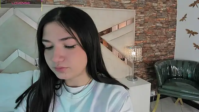 Snapshot of Valery_Brand chatting on 11/26/25, 01:44 Valery Brand online show from 11/26/25, 01:44