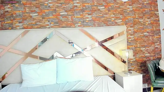 Snapshot of Valery_Brand chatting on 11/11/25, 11:05 Valery Brand online show from 11/11/25, 11:05