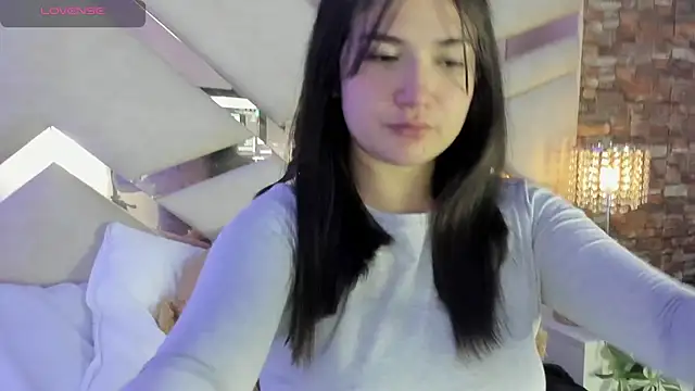 Snapshot of Valery_Brand chatting on 12/17/25, 12:10 Valery Brand online show from 12/17/25, 12:10