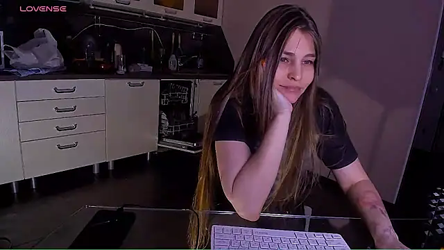 Kimberly Wolker online show from 03/16/26, 03:26