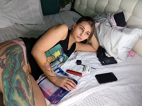 Kimberly Wolker online show from 09/21/25, 04:01