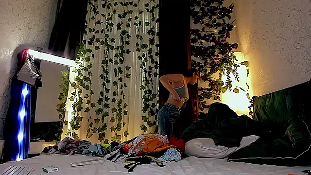 Kimberly Wolker online show from 11/23/25, 04:28