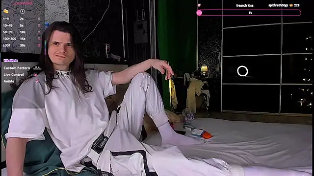 Kimberly Wolker online show from 04/03/26, 12:00