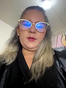 Snapshot of Lucy_Milf_474 chatting on 10/29/25, 12:04 Lucy Milf 474 online show from 10/29/25, 12:04