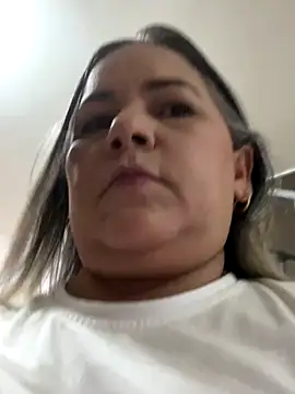Snapshot of Lucy_Milf_474 chatting on 09/24/25, 12:00 Lucy Milf 474 online show from 09/24/25, 12:00