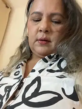 Snapshot of Lucy_Milf_474 chatting on 06/29/26, 12:05 Lucy Milf 474 online show from 06/29/26, 12:05
