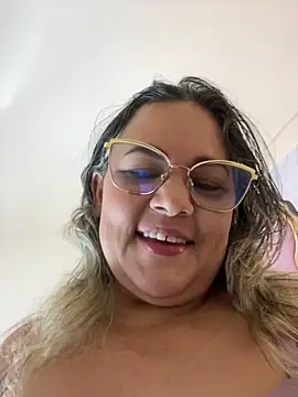 Snapshot of Lucy_Milf_474 chatting on 12/15/25, 11:38 Lucy Milf 474 online show from 12/15/25, 11:38