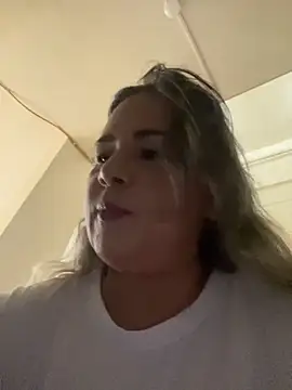 Snapshot of Lucy_Milf_474 chatting on 11/19/25, 11:54 Lucy Milf 474 online show from 11/19/25, 11:54