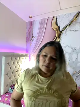 Snapshot of Lucy_Milf_474 chatting on 09/19/25, 12:09 Lucy Milf 474 online show from 09/19/25, 12:09