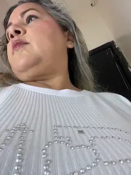 Snapshot of Lucy_Milf_474 chatting on 11/14/25, 12:20 Lucy Milf 474 online show from 11/14/25, 12:20