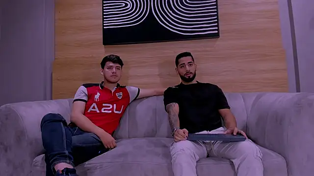 Snapshot of mike_friends chatting on 12/01/25, 02:07 mike friends online show from 12/01/25, 02:07